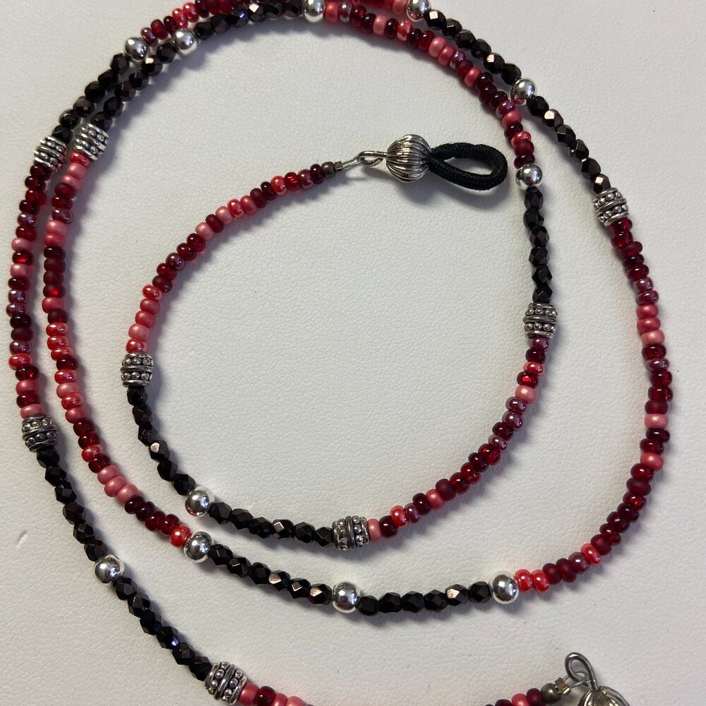Hanging Neck Glasses Chain Beaded red & black.